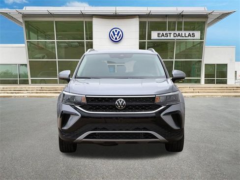 Certified 2024 Volkswagen Taos SE image 8