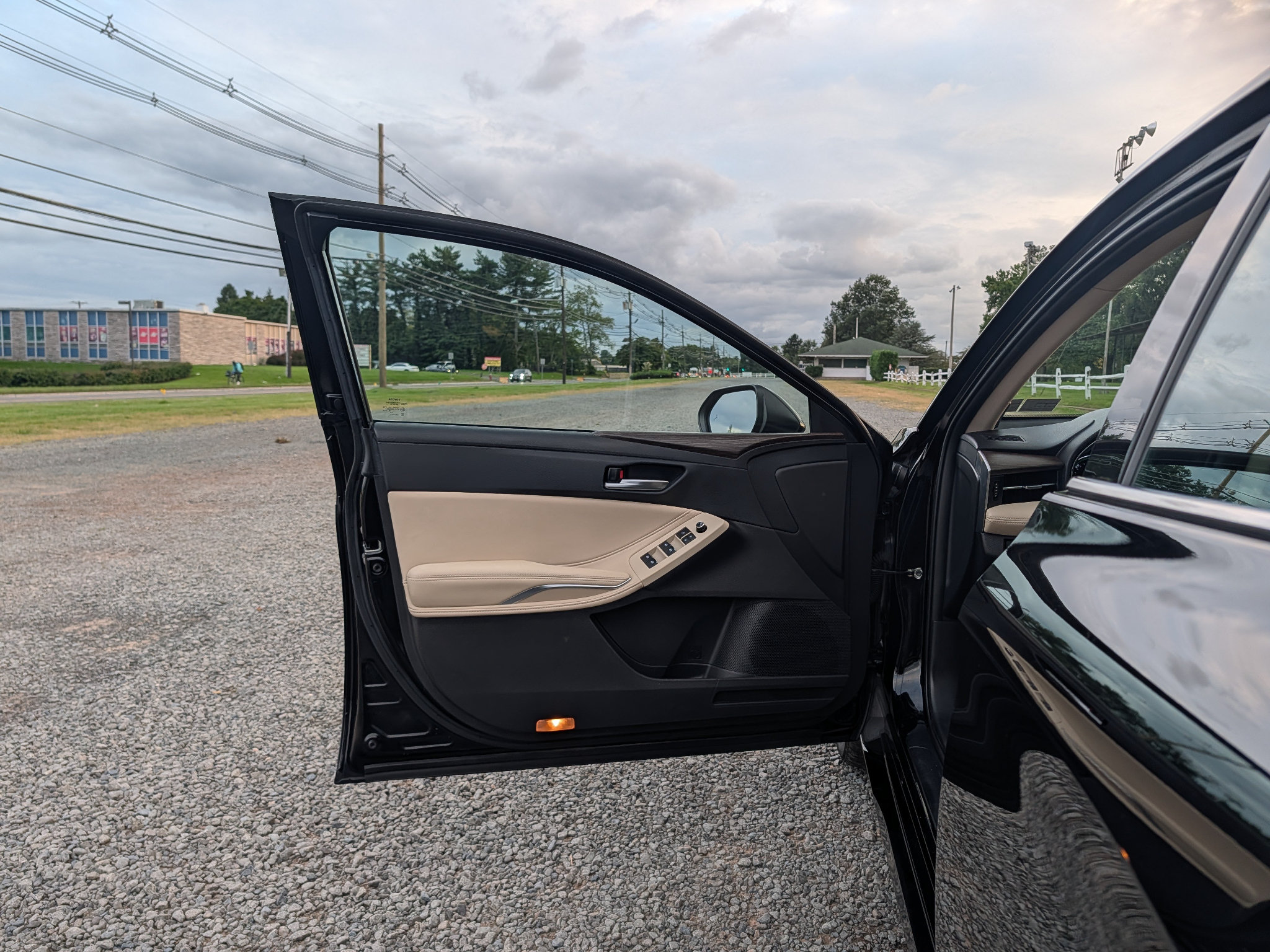 Used 2019 Toyota Avalon XLE w/ Moonroof Package FWD image 10