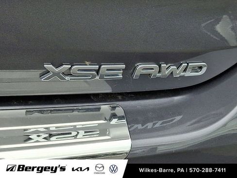 Used 2023 Toyota Highlander XSE AWD/4WD image 32