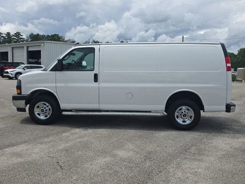 Used 2024 GMC Savana 2500 w/ Driver Convenience Package image 2