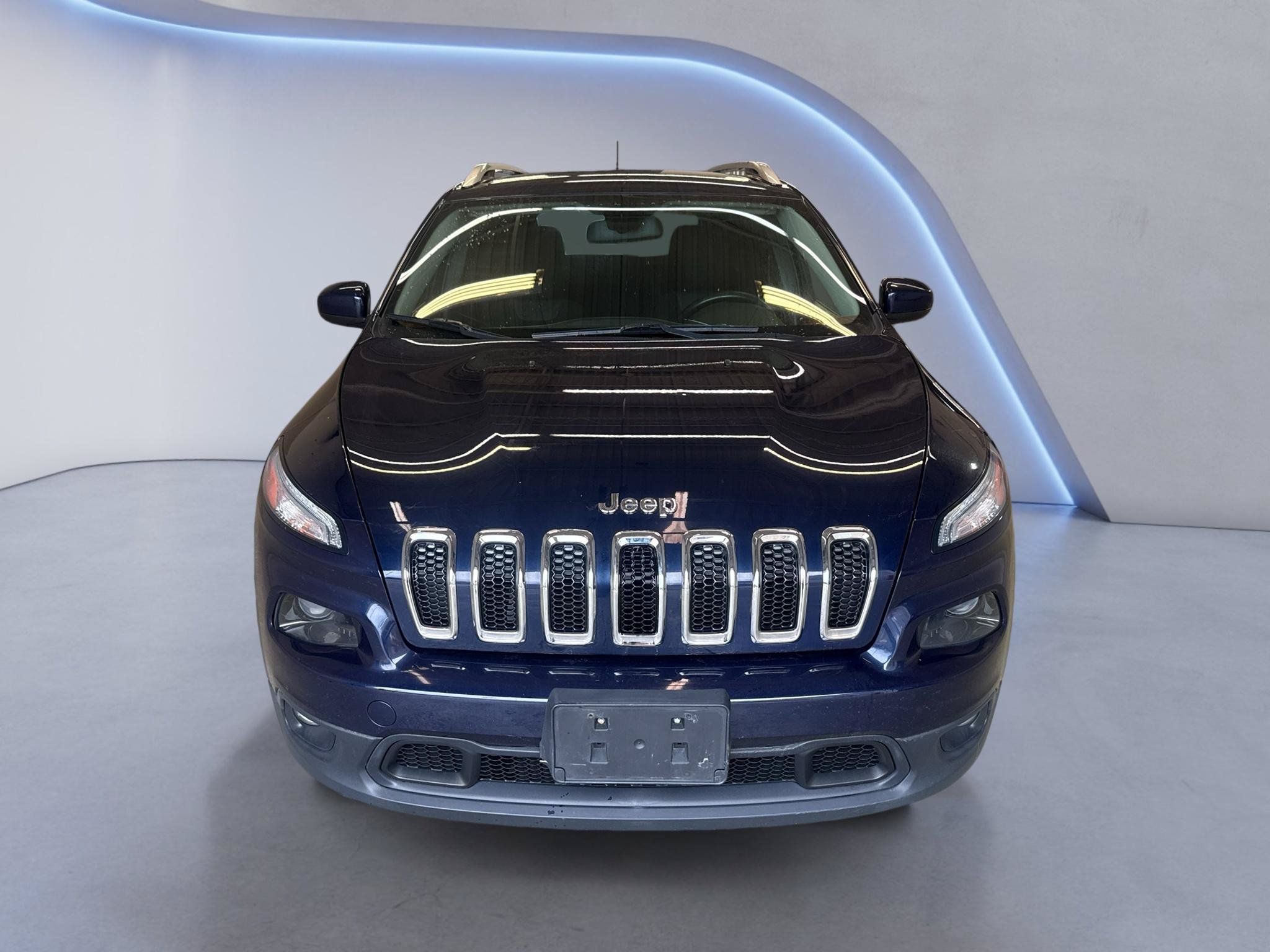 Used 2014 Jeep Cherokee Latitude w/ Cold Weather Group FWD image 2