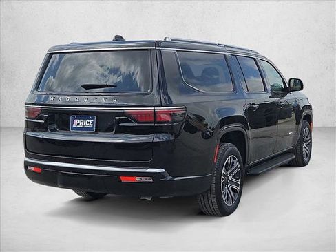 Used 2025 Jeep Wagoneer L Series II AWD/4WD image 5