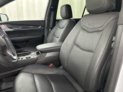 Used 2024 Cadillac XT6 Sport w/ LPO, ONYX Package image 9