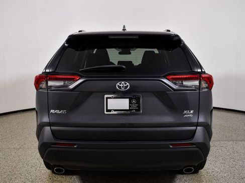 Used 2022 Toyota RAV4 XLE Premium w/ Carpet Mat Package (TMS) AWD/4WD image 7