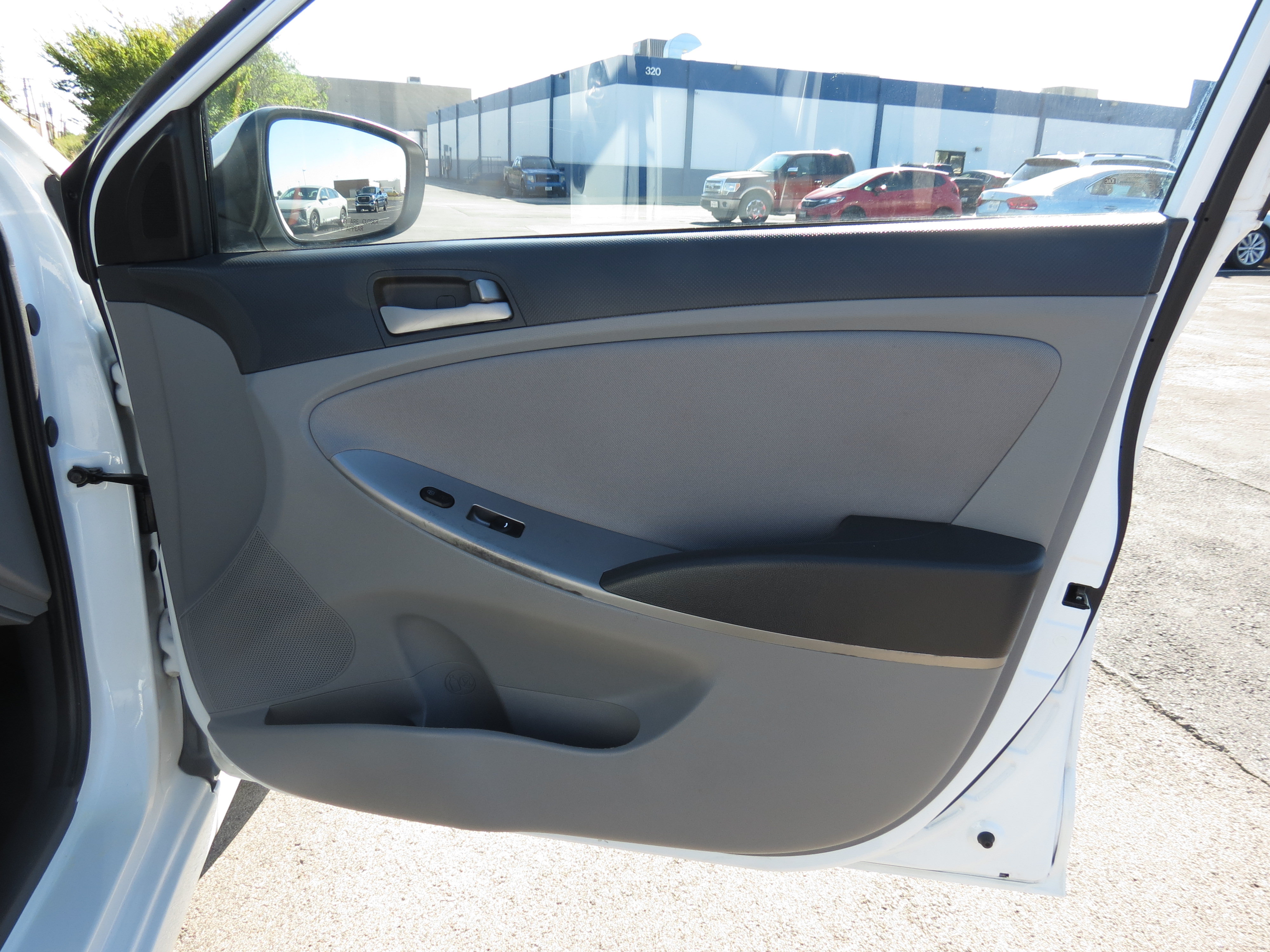 Used 2016 Hyundai Accent SE w/ Option Group 02 FWD image 28