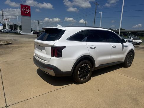 Certified 2025 Kia Sorento S w/ Panoramic Sunroof Package FWD image 17