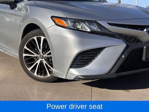 Used 2018 Toyota Camry SE image 2