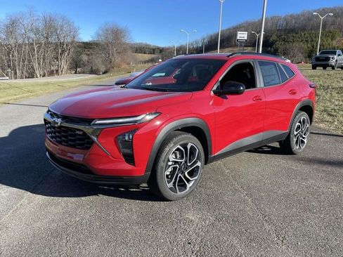 New 2026 Chevrolet Trax RS w/ Sunroof Package image 3