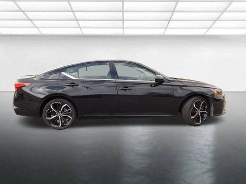 Used 2024 Nissan Altima 2.5 SR image 3