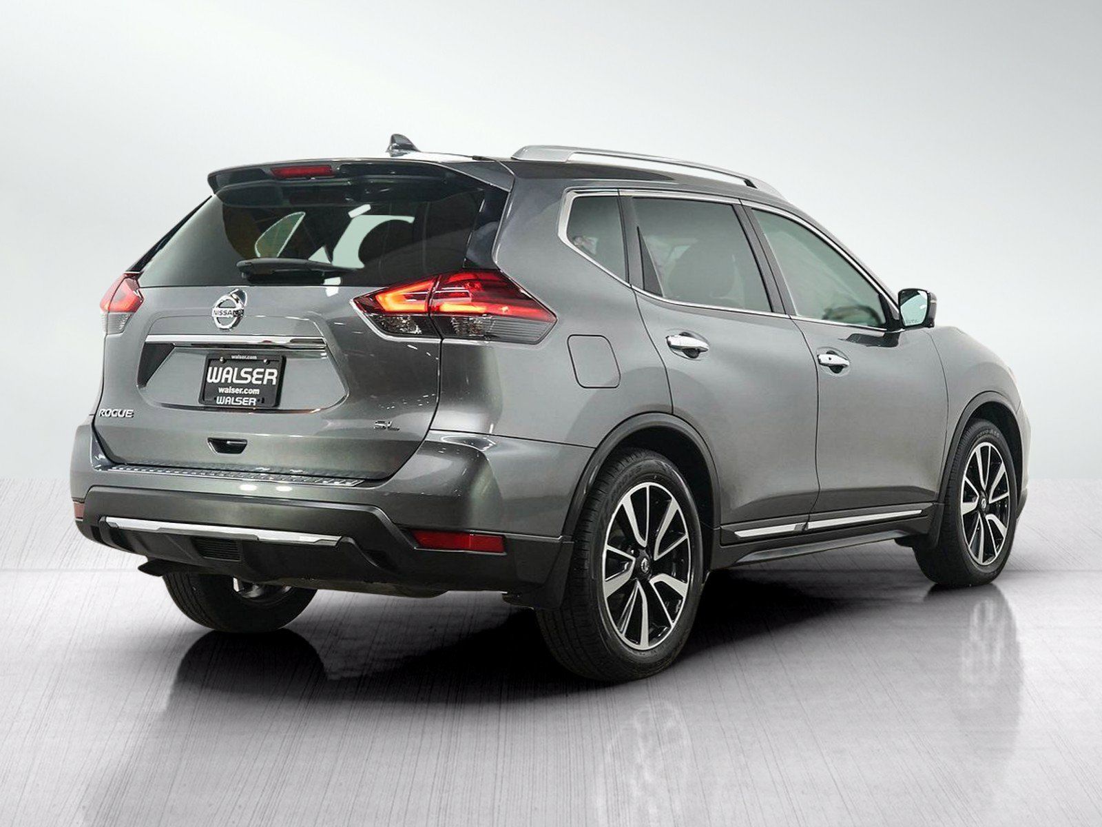 Used 2017 Nissan Rogue SL w/ SL Premium Package FWD image 5