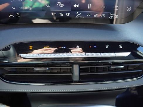 Used 2025 Buick Enclave Preferred image 30