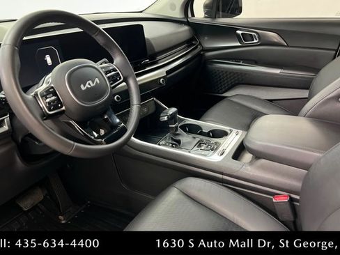 Used 2025 Kia Carnival SX Prestige image 15