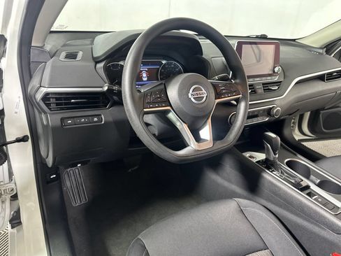 Used 2022 Nissan Altima 2.5 SV AWD/4WD image 8