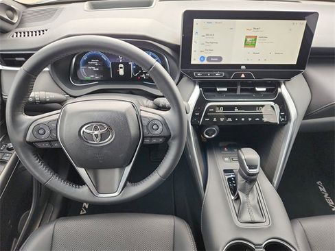 Used 2024 Toyota Venza Limited image 11