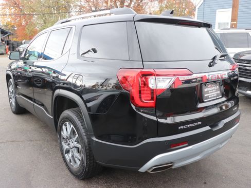 Used 2023 GMC Acadia SLT image 3