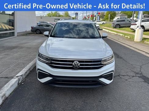 Certified 2023 Volkswagen Tiguan SE w/ Panoramic Sunroof Package AWD/4WD image 4