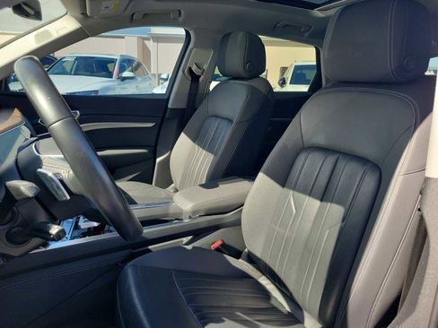 Used 2019 Audi e-tron Premium Plus image 15