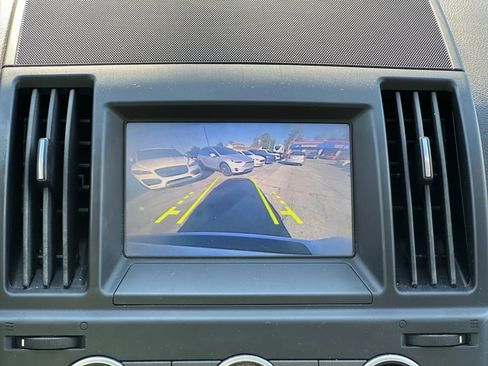 Used 2015 Land Rover LR2 HSE image 34