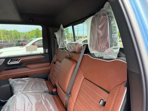 New 2026 GMC Sierra 3500 Denali Ultimate w/ LPO, Black Badging Package AWD/4WD image 8