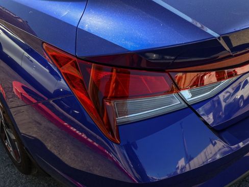 Used 2023 Hyundai Elantra SEL w/ Convenience Package image 7