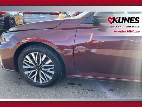 Used 2025 Nissan Altima 2.5 SV image 15