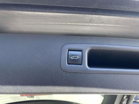 Used 2022 Toyota Highlander XLE image 50