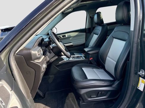 Certified 2022 Ford Explorer XLT w/ Equipment Group 202A image 23