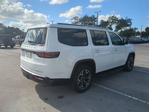 Used 2023 Jeep Wagoneer Series III w/ Preferred Equipment Group image 6