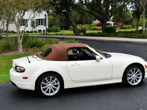 Used 2007 MAZDA MX-5 Miata Grand Touring w/ Premium Pkg image 32