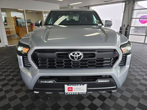Certified 2024 Toyota Tacoma TRD Off-Road AWD/4WD image 8
