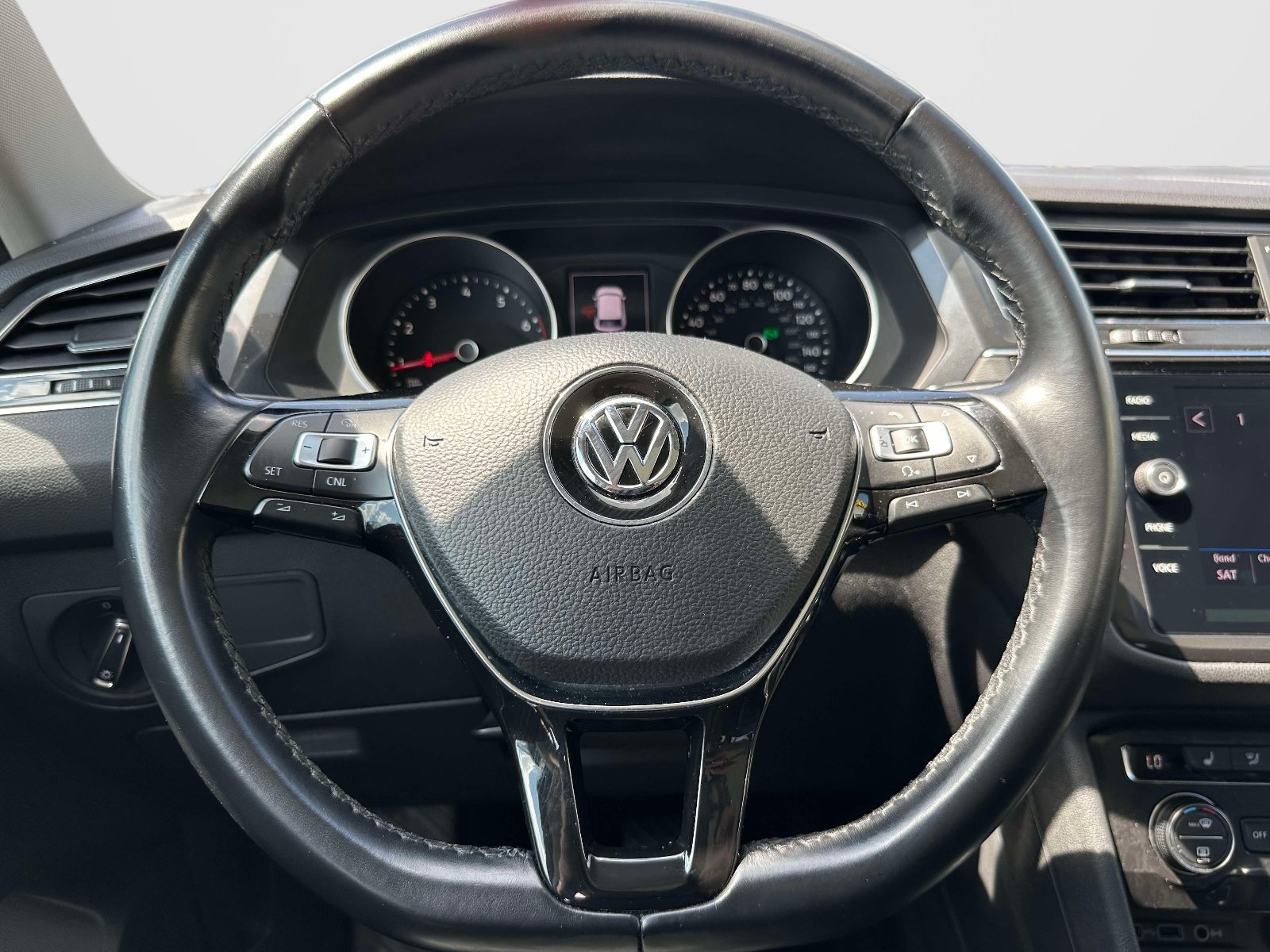 Used 2018 Volkswagen Tiguan SE FWD image 22