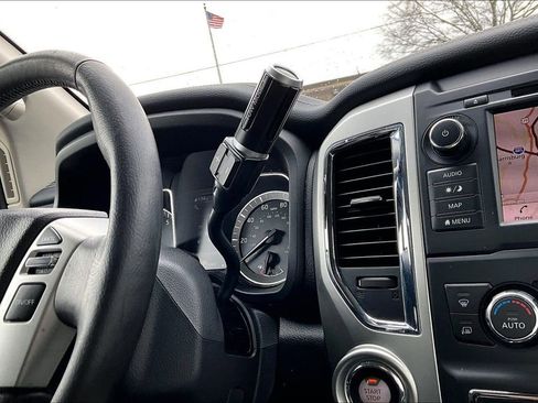 Used 2019 Nissan Titan PRO-4X image 29