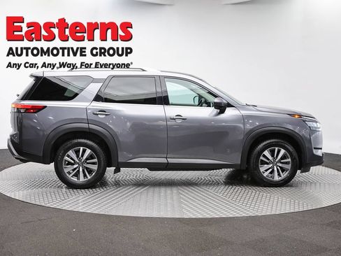 Used 2022 Nissan Pathfinder SL AWD/4WD image 4