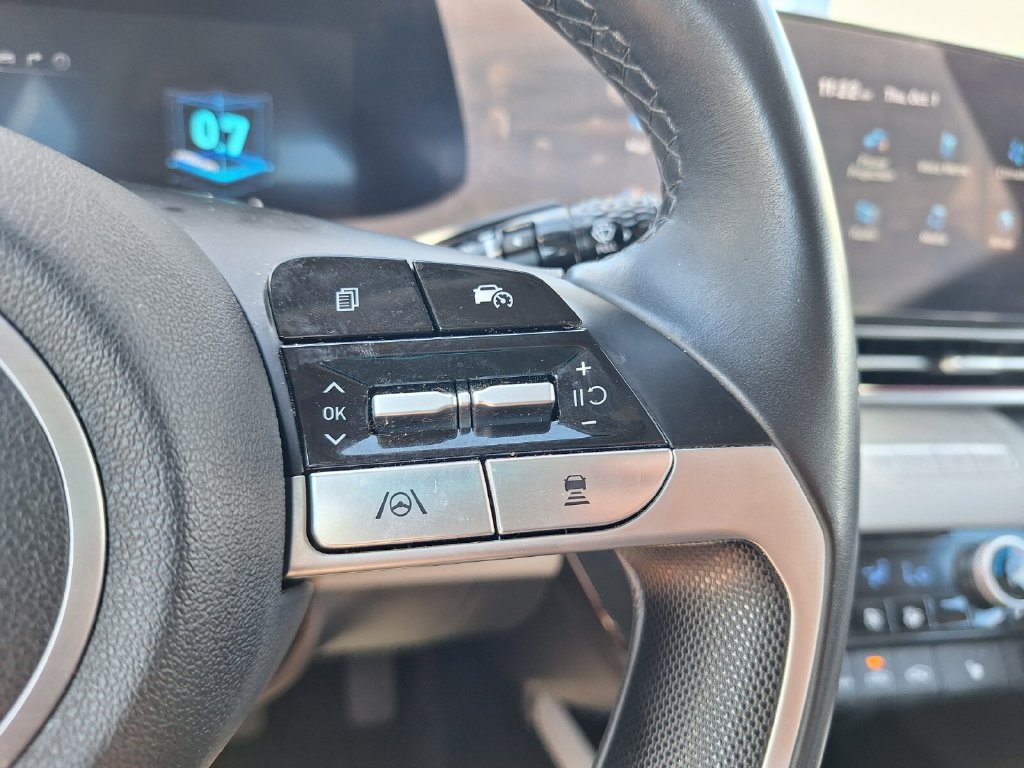 Used 2024 Hyundai Elantra Limited FWD image 15