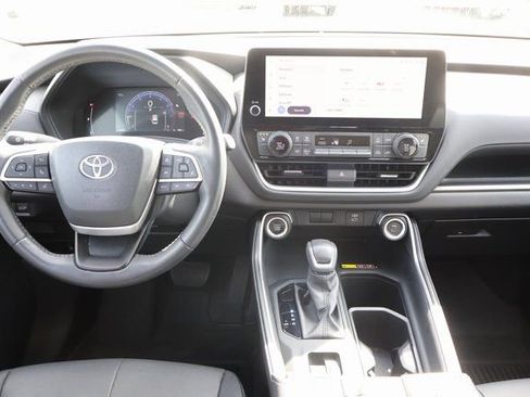Used 2024 Toyota Grand Highlander XLE image 7