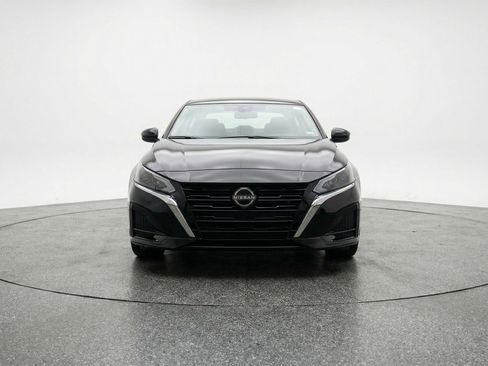 Used 2025 Nissan Altima 2.5 SV FWD image 2