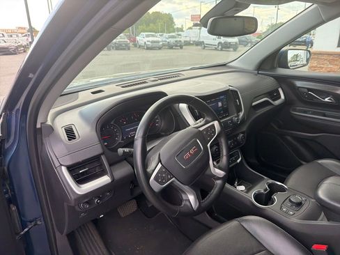 Used 2023 GMC Terrain SLT image 3