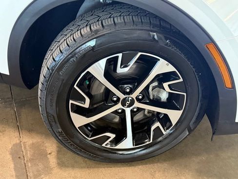 Used 2023 Kia Sportage EX AWD/4WD image 19