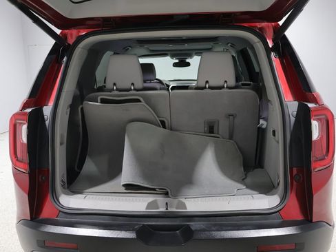 Used 2023 GMC Acadia SLT w/ Technology Package image 5