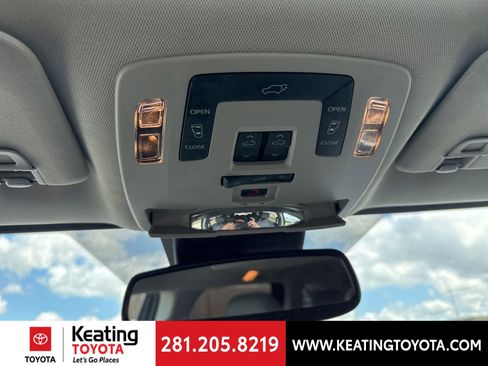 Used 2024 Toyota Sienna XLE image 21