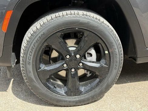 New 2026 Jeep Grand Cherokee Limited AWD/4WD image 15