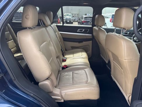 Used 2017 Ford Explorer XLT w/ Equipment Group 202A AWD/4WD image 28