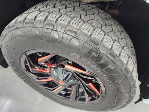 Used 2023 Chevrolet Silverado 1500 RST w/ Redline Edition AWD/4WD image 3