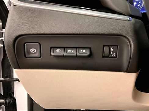 Used 2023 Buick Enclave Avenir w/ Avenir Technology Package FWD image 39