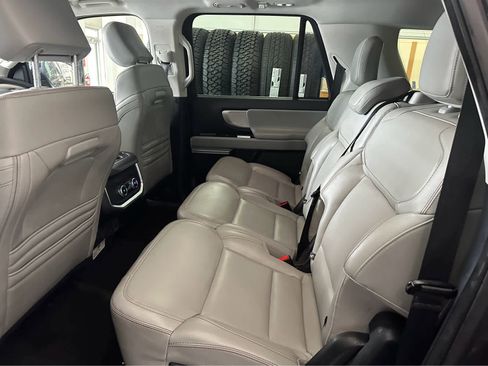 Used 2025 Ford Expedition Max Active image 33