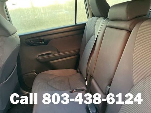 Used 2024 Toyota Highlander LE FWD image 14