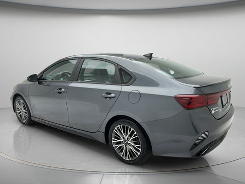 Used 2022 Kia Forte GT-Line w/ GT-Line Premium Package FWD image 4