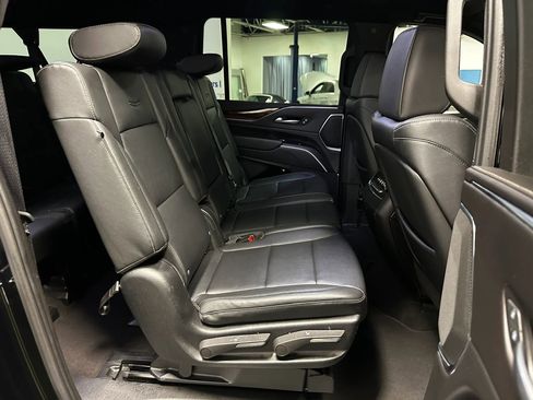Used 2023 Cadillac Escalade ESV Luxury RWD image 23