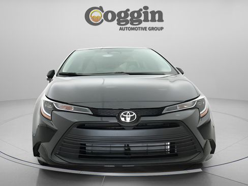 Used 2025 Toyota Corolla LE image 28