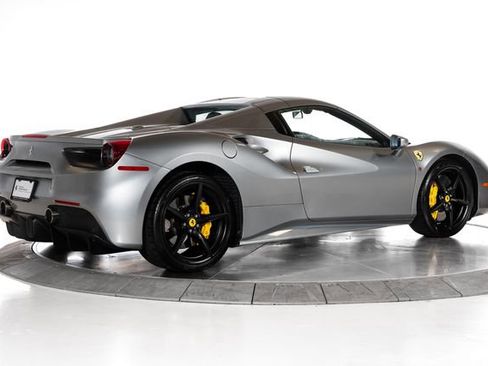 Used 2019 Ferrari 488 Spider RWD image 2